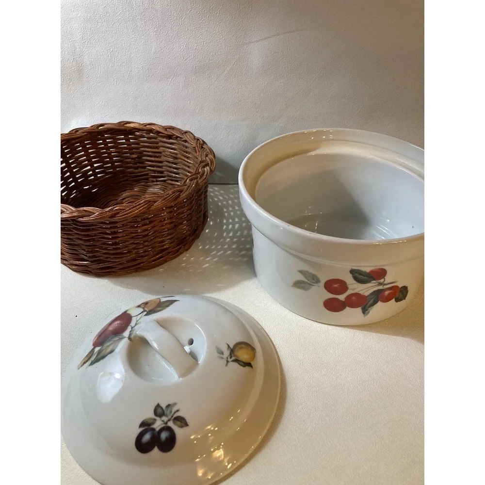 BIA Cordon Bleu Orchard Fruit Ceramic Casserole Dish with Lid and Wicker Basket